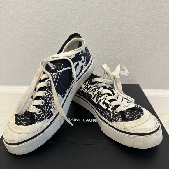 AUTHENTIC Chanel black and white canvas graffiti, logo low top size 36.5 - Picture 10 of 10